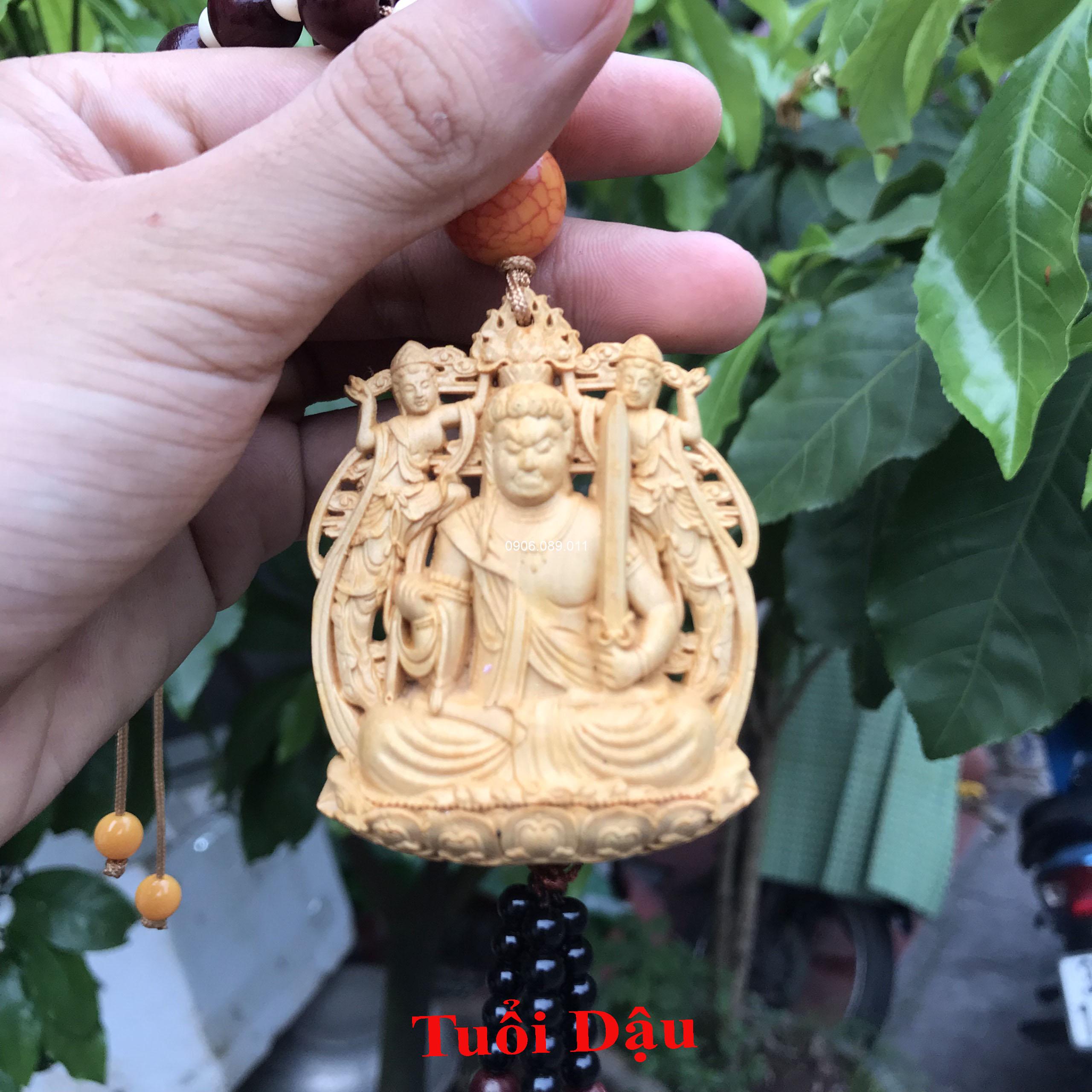 Tượng Đức Bất Động Minh Vương treo ô tô