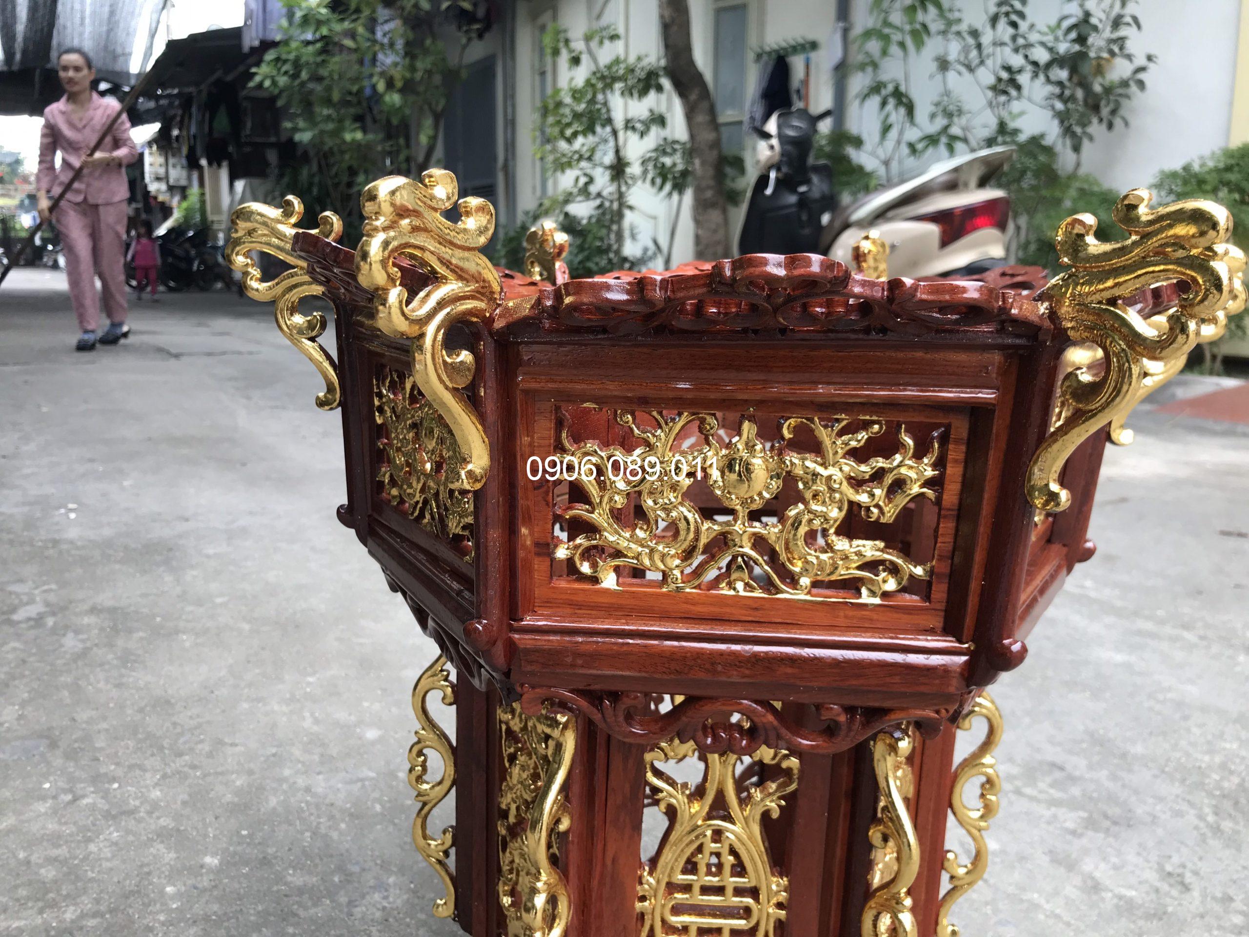 Lồng đèn dát vàng trạm rồng gỗ hương