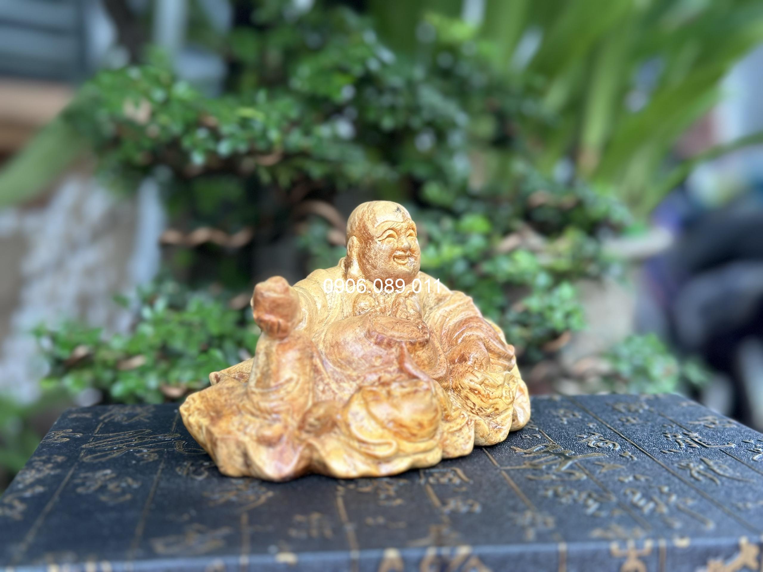 Tượng Phật Di Lặc Lá Sen để xe ô tô gỗ huyết long