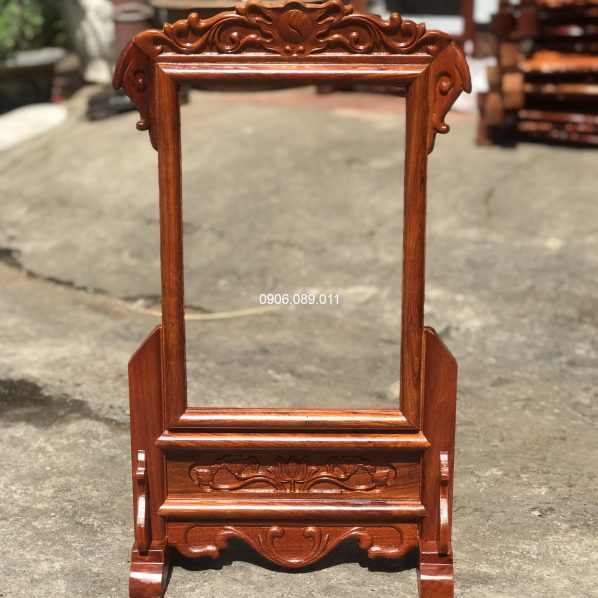 Khung Ảnh Thờ Gỗ Hương Đục Nền 25x35 cm