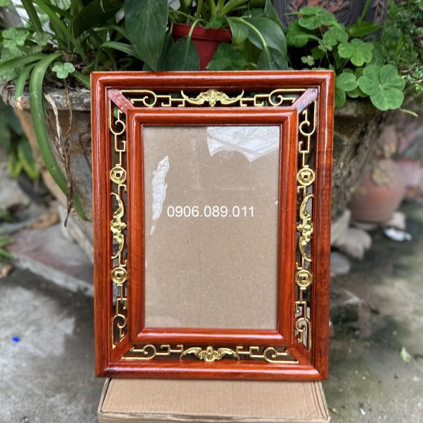 Khung Ảnh Thờ Treo Đục Dơi Tiền Gỗ Hương 20x30 cm