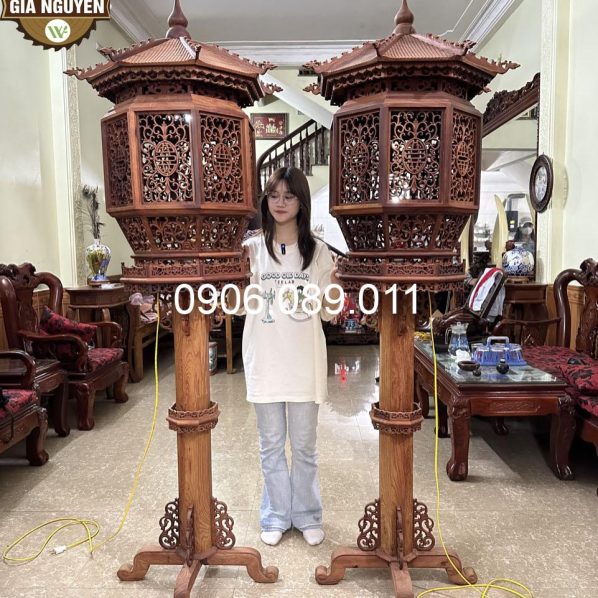 Đèn trang trí phòng khách gỗ hương ta đẹp cỡ lớn