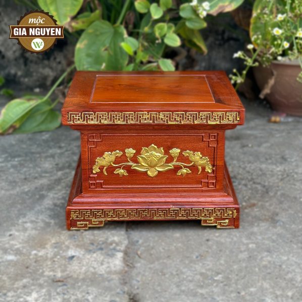 Đôn vuông kê tượng chạm sen gỗ hương dát vàng 35cm