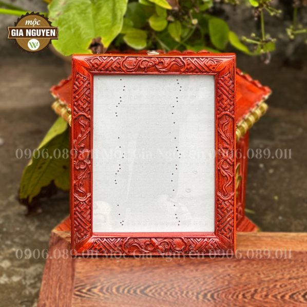 Khung ảnh thờ treo tường gấm gỗ hương 18x24cm