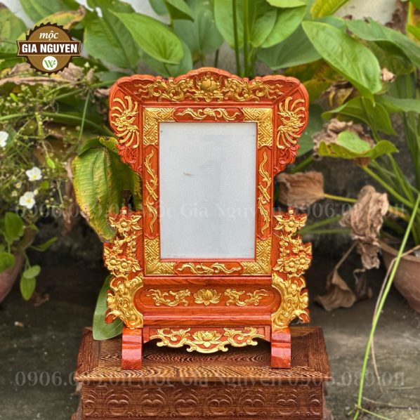 Khung ảnh thờ hoa mai gỗ hương dát vàng cao cấp 20x30cm