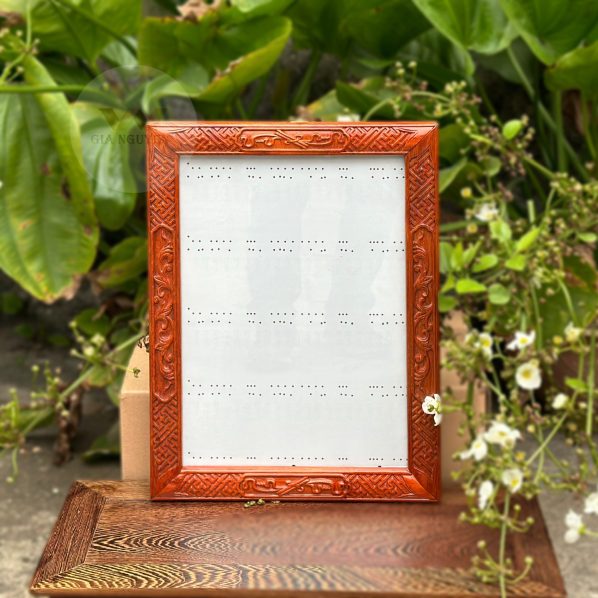 Khung ảnh thờ cuốn thư gỗ hương 20x30cm