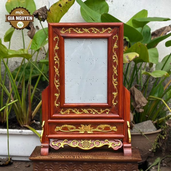 Khung ảnh thờ hoa lá tây dát vàng gỗ hương 20x30cm