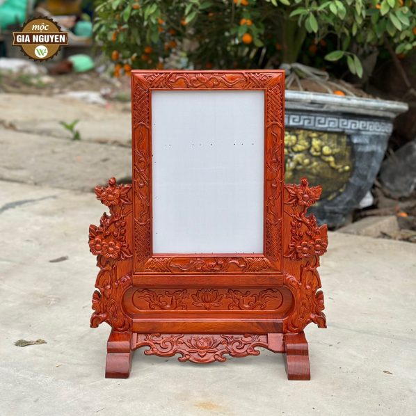 Khung ảnh thờ hoa mai gỗ hương 20x30cm