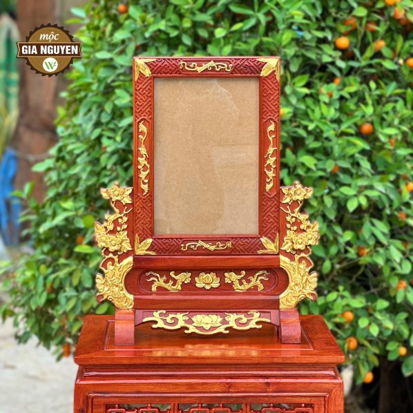 Khung ảnh thờ hoa mai gỗ hương dát vàng 20x30cm